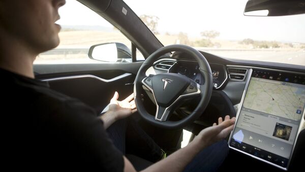 New Autopilot features are demonstrated in a Tesla Model S during a Tesla event in Palo Alto, California October 14, 2015 - Sputnik Moldova-România