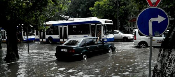 Strada Calea Ieșilor din capitală după ploaia din 03 iulie 2016 - Sputnik Moldova