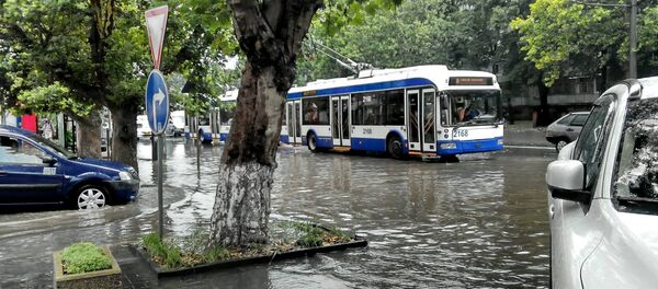 Strada Calea Ieșilor din capitală după ploaia din 03 iulie 2016 - Sputnik Moldova