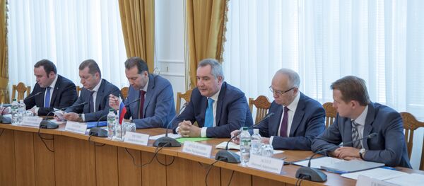 Вице-премьер РФ Д. Рогозин во время встречи в Тирасполе Вице-премьер РФ Д. Рогозин во время встречи в Тирасполе - Sputnik Молдова