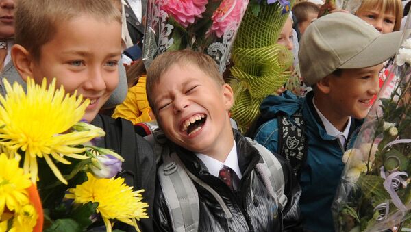 Râset, zâmbete, copii, elevi - Sputnik Молдова