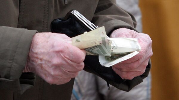 Пенсионер считает деньги. Архив - Sputnik Moldova-România