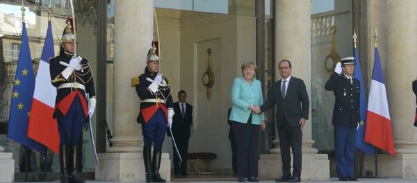 Олланд и Меркель подтвердили готовность ЕС продолжать переговоры с Грецией Олланд и Меркель подтвердили готовность ЕС продолжать переговоры с Грецией - Sputnik Молдова