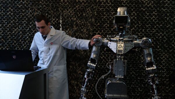 Om și robot - Imagine simbol - Sputnik Moldova