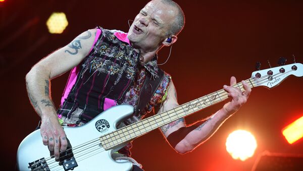 Майкл Питер Бэлзари (Фли) - бас-гитарист и сооснователь группы Red Hot Chili Peppers - Sputnik Молдова