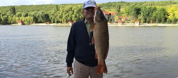 Liderul PL Mihai Ghimpu la pescuit. - Sputnik Moldova