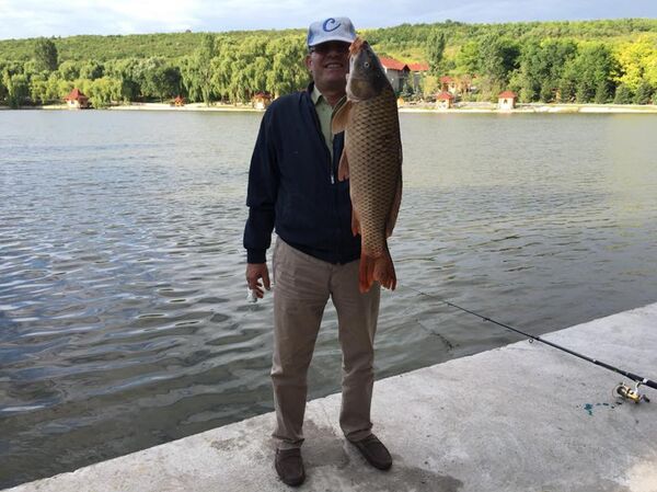 Лидер Либеральной партии Михай Гимпу на рыбалке - Sputnik Молдова