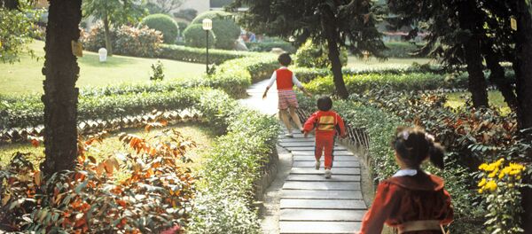 Китай. Дети в парке. - Sputnik Молдова