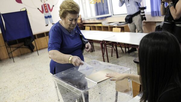 Голосование на референдуме в Греции - Sputnik Moldova