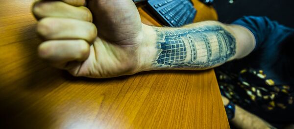 Mâină cu tatuaj - Sputnik Moldova