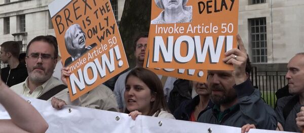 Митинги за и против Brexit в Лондоне едва не переросли в драку Митинги за и против Brexit в Лондоне едва не переросли в драку - Sputnik Молдова