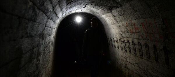 A man walks in an underground tunnel of the Festungsfront Oder-Warthe-Bogen (Fortified Front Oder-Warthe-Bogen) or Ostwall (East Wall) fortification, the former Nazi German defence line near the city of Miedzyrzecz in western Poland - Sputnik Moldova-România