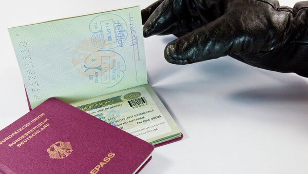 Gloved thief trying to steal a passport - Sputnik Moldova-România