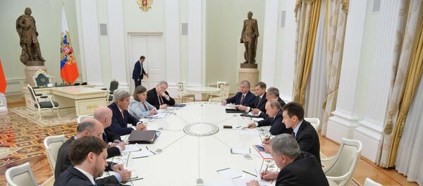 Рабочая встреча президента РФ В. Путина с государственным секретарем США Дж. Керри Рабочая встреча президента РФ В. Путина с государственным секретарем США Дж. Керри - Sputnik Молдова