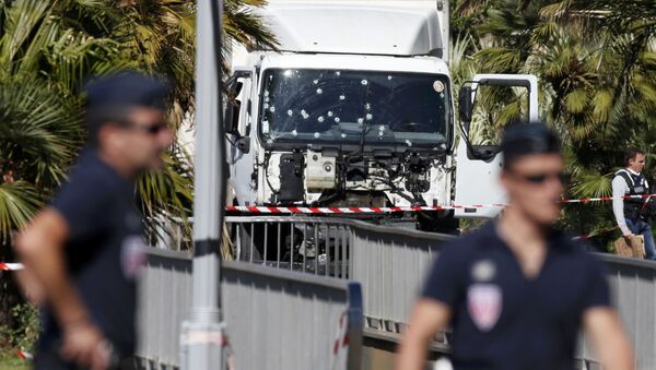 French police secure the area as the investigation continues at the scene near the heavy truck that ran into a crowd at high speed killing scores who were celebrating the Bastille Day July 14 national holiday on the Promenade des Anglais in Nice - Sputnik Молдова