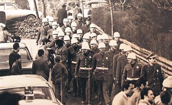 12 марта 1971 г. военные под руководством Мамдуха Тагмача отстранили от власти Сулеймана Демиреля 12 марта 1971 г. военные под руководством Мамдуха Тагмача отстранили от власти Сулеймана Демиреля - Sputnik Молдова