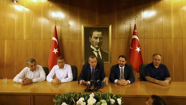 Президент Турции Тайип Эрдоган дает интервью СМИ в Стамбуле - Sputnik Moldova-România