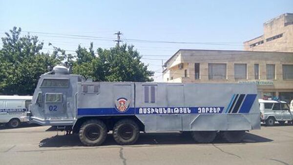 Полицейская бронемашина - Sputnik Moldova-România