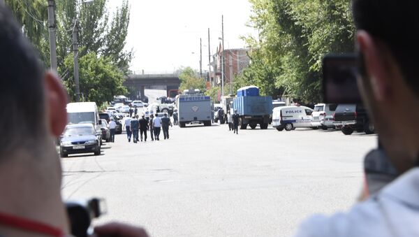 Ситуация близ места захвата вооруженной группой здания полиции в Ереване - Sputnik Moldova-România