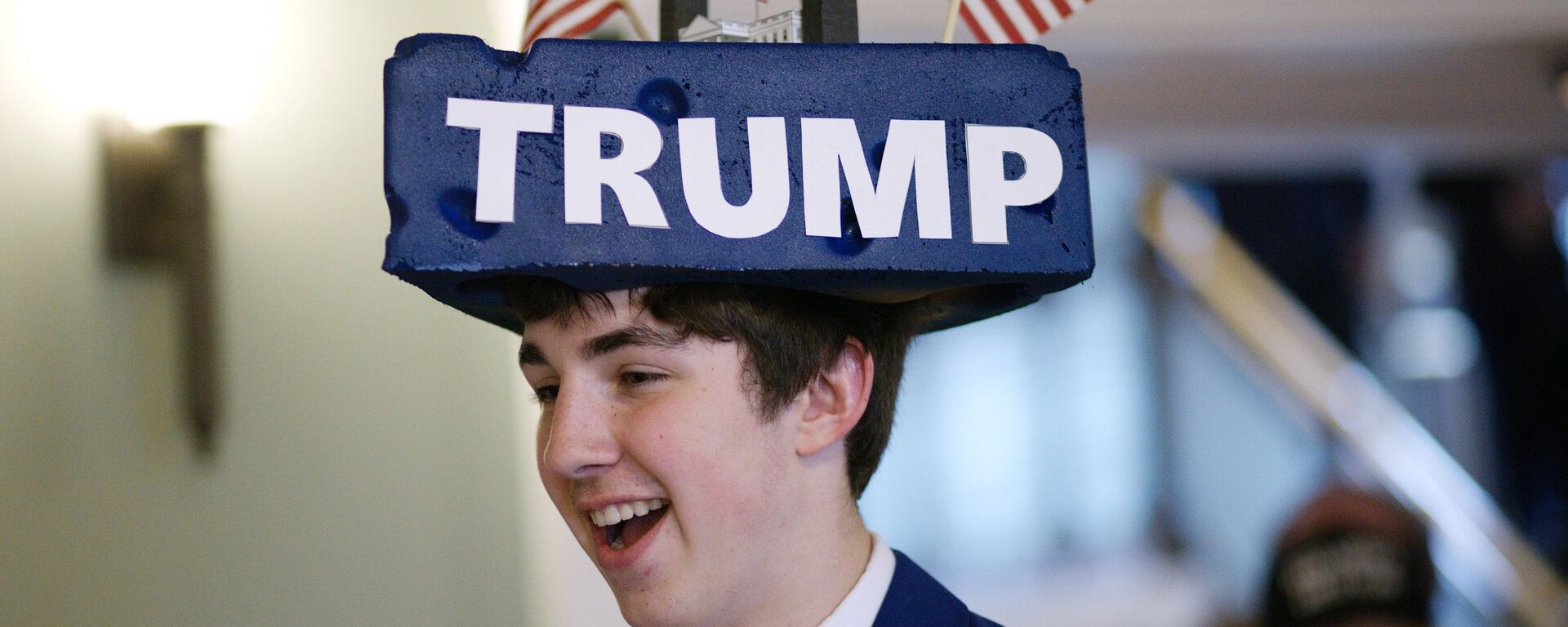 Сторонник кандидата в президенты США от Республиканской партии Дональда Трампа. - Sputnik Молдова, 1920, 26.03.2025