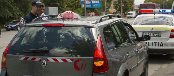 Raid poliție vs taximetriști - Sputnik Moldova