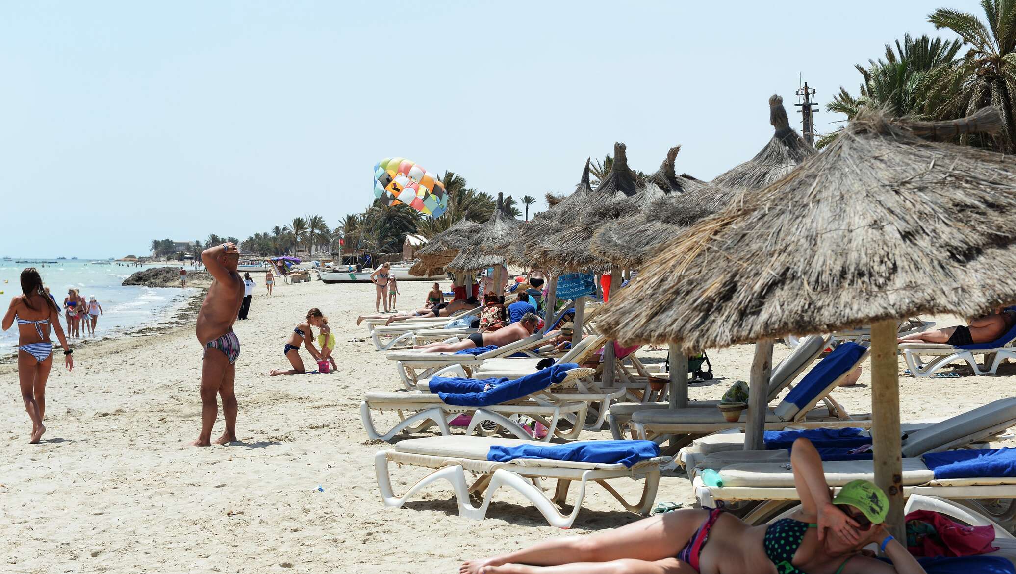 Безопасно ли отдыхать в турции. Пляж Болгария женщины. Молдавии отдыхать отдых на море цены 2022.