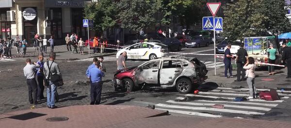 Кадры с места гибели журналиста Павла Шеремета при взрыве автомобиля в Киеве Кадры с места гибели журналиста Павла Шеремета при взрыве автомобиля в Киеве - Sputnik Молдова