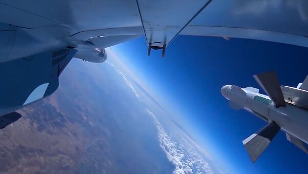 Самолет ВКС РФ во время боевого вылета в Сирии - Sputnik Moldova-România