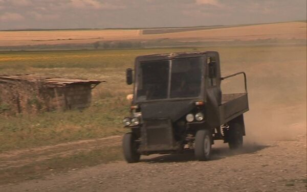 Автомобиль, собранный жителем молдавского села Пайку Кагульского района Русланом Чоботару - Sputnik Молдова