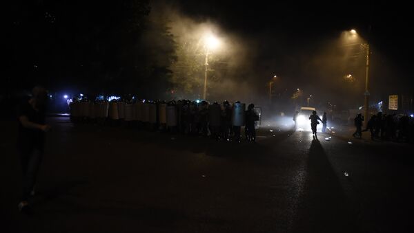 Столкновение полиции и демонстрантов в Ереване - Sputnik Молдова