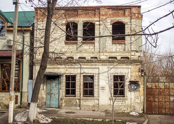Кишиневские улицы, заброшенные дома - Sputnik Молдова