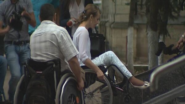 Чиновники примэрии Кишинева пересели в инвалидные коляски - Sputnik Молдова