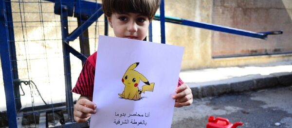 Copil din Siria, ținând în mână o imagine cu un pokemon, roagă ca oamenii să-l salveze de pericolele reale - Sputnik Moldova