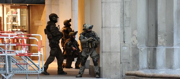 Police secures the area of a subway station Karlsplatz (Stachus) near a shopping mall following a shooting on July 22, 2016 in Munich - Sputnik Moldova