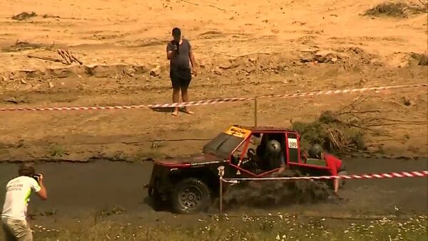 Сражение тяжеловесов: в Молдове прошел чемпионат по Jeep Trial кроссу - Sputnik Молдова