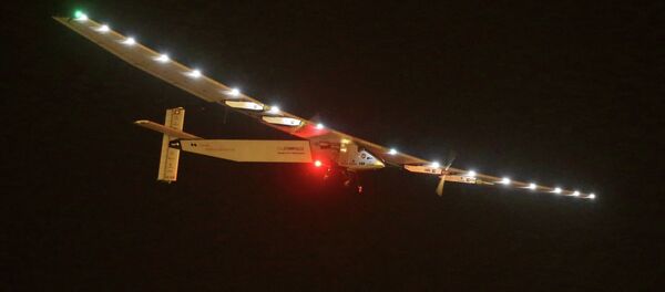 Solar Impulse 2 is seen prior landing at the Nanjing Lukou International Airport in Nanjing, east China's Jiangsu province, on April 21, 2015 - Sputnik Moldova-România
