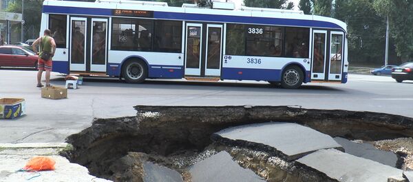 Обвал дороги Обвал дороги - Sputnik Молдова