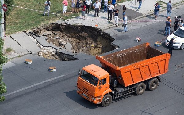 În Chișinău s-a prăbușit asfaltul - Sputnik Moldova