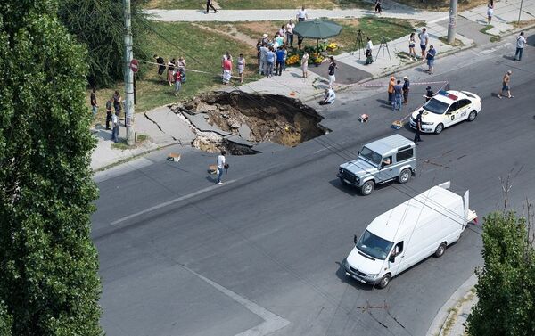 În Chișinău s-a prăbușit asfaltul - Sputnik Moldova-România