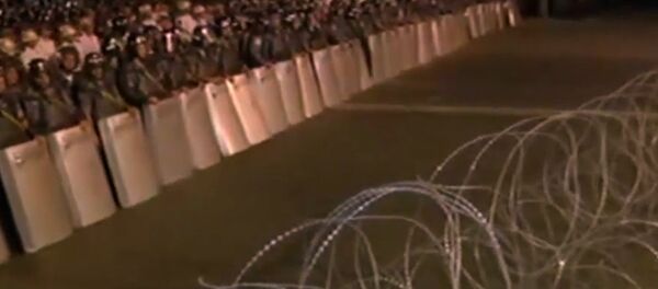 Колючая проволка на улице Баграмяна, куда двинулись демонстранты - Sputnik Молдова