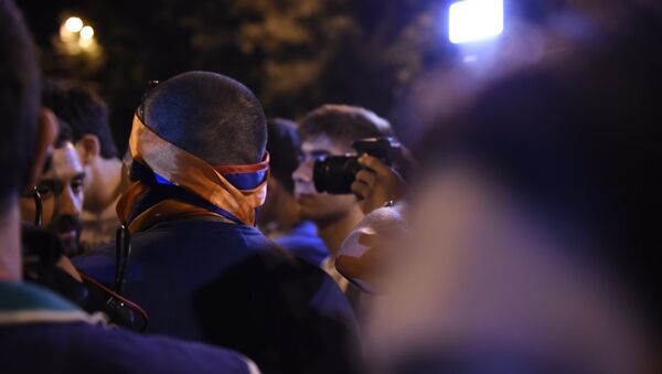 Акция протеста в поддержку группировки Сасна Црер перекинулась на проспект Баграмяна - Sputnik Молдова