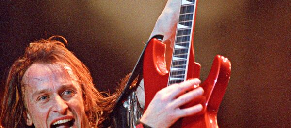 ГАИНА СОЛИСТ ГИТАРИСТ ГРУППА КРУИЗ ГАИНА СОЛИСТ ГИТАРИСТ ГРУППА КРУИЗ - Sputnik Молдова