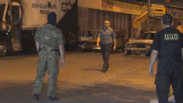 Полиция обнародовала видео: члены вооруженной группы сдаются властям - Sputnik Moldova