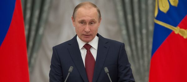 Vladimir Putin presents Hero of Labor of the Russian Federation medals - Sputnik Moldova