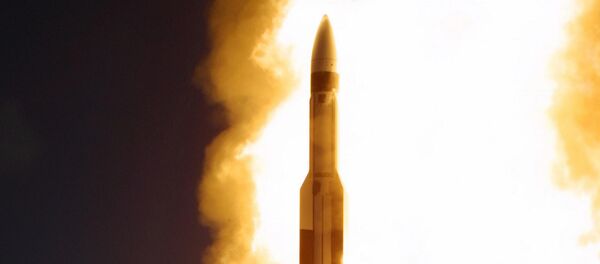 An interceptor missile is fired from the US Navy Aegis cruiser USS Lake Erie, some 200 miles out at sea from Kauai, Hawaii - Sputnik Moldova