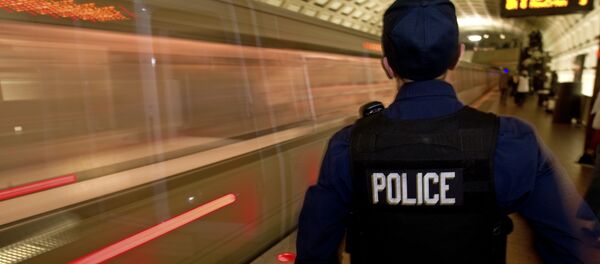 Полицейский, станция метро в Вашингтоне - Sputnik Молдова