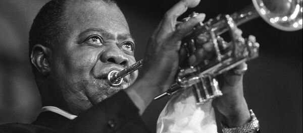 Американский джазовый трубач и вокалист Луи Армстронг - Sputnik Молдова