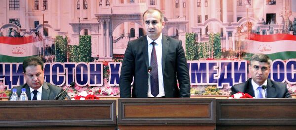 Встреча Генерального прокурора РТ Юсуфа Рахмона с жителями района Исфары 4 июня 2015 года - Sputnik Молдова