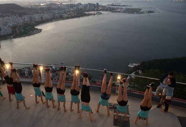 Vederi ale orașului Rio de Janeiro de pe platforma din vârful ”Căpățâna de Zahăr” - Sputnik Moldova
