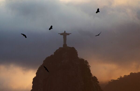 Simbolul orașului Rio de Janeiro - statuia lui Iisus Mântuitorul. - Sputnik Moldova